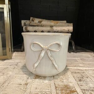 Elegant White Ceramic Planter with Bow Design